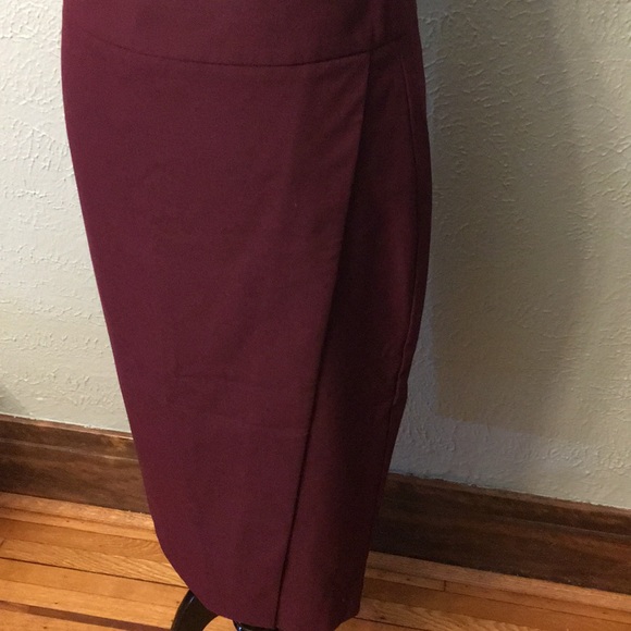 Liz Claiborne Dresses & Skirts - Gorgeous maroon Liz Claiborne pencil skirt, Sz 6